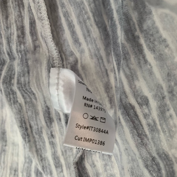 Fourteenth & 9th Gray and White Stripe Off The Shoulder Top Size Medium - Picture 7 of 8